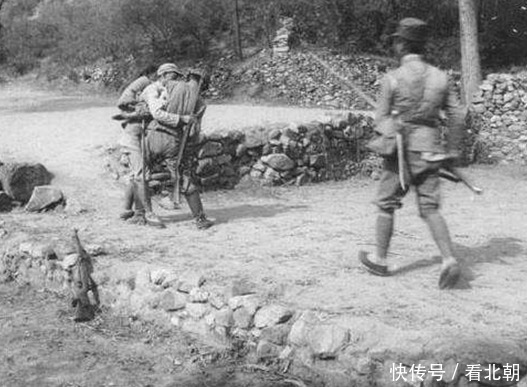 伪军|民兵提前开枪暴露埋伏,八路伏击变刺刀冲锋,50多日军瞬间被放倒