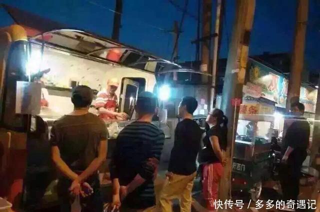 杯子|串串饮料傻傻分不清楚老板摆摊用特制杯子,一次就卖两种东西