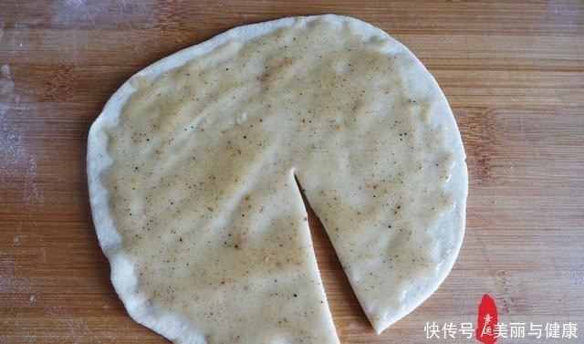 鸡蛋|三种不同的鸡蛋饼,制作方法各异,您更喜欢哪一种