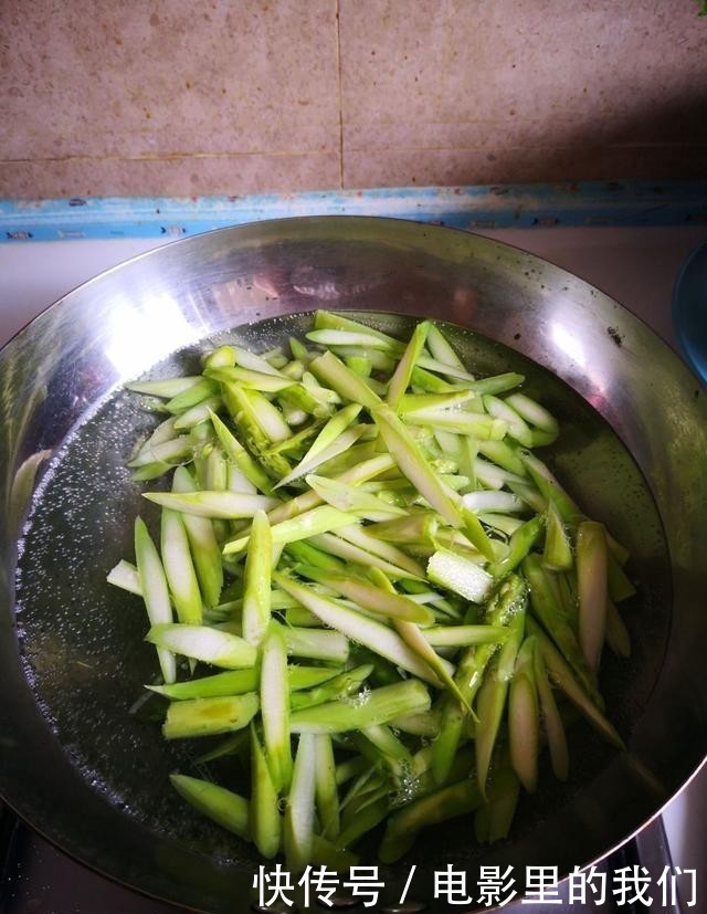 补钙|它是“蔬菜之王”,比排骨贵,补钙比骨头汤强,再贵也要给孩子吃