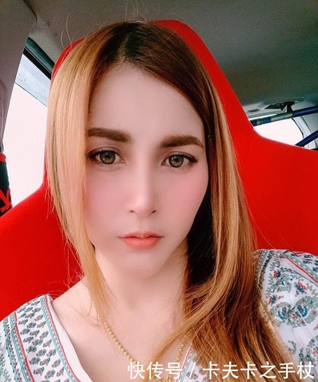 母亲|2岁女孩因长得漂亮走红网络,网友发现原来孩子母亲更漂亮