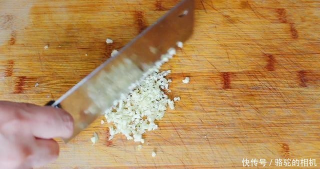 健康|健康吃茄子,拒绝油腻!手撕茄子做法简单,软烂嫩滑、低脂少油!