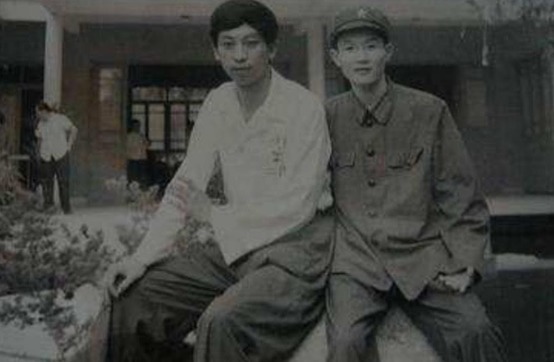 战争|对越反击战，一名战士身中四枪牺牲，遗体送回国之后才知其身份！