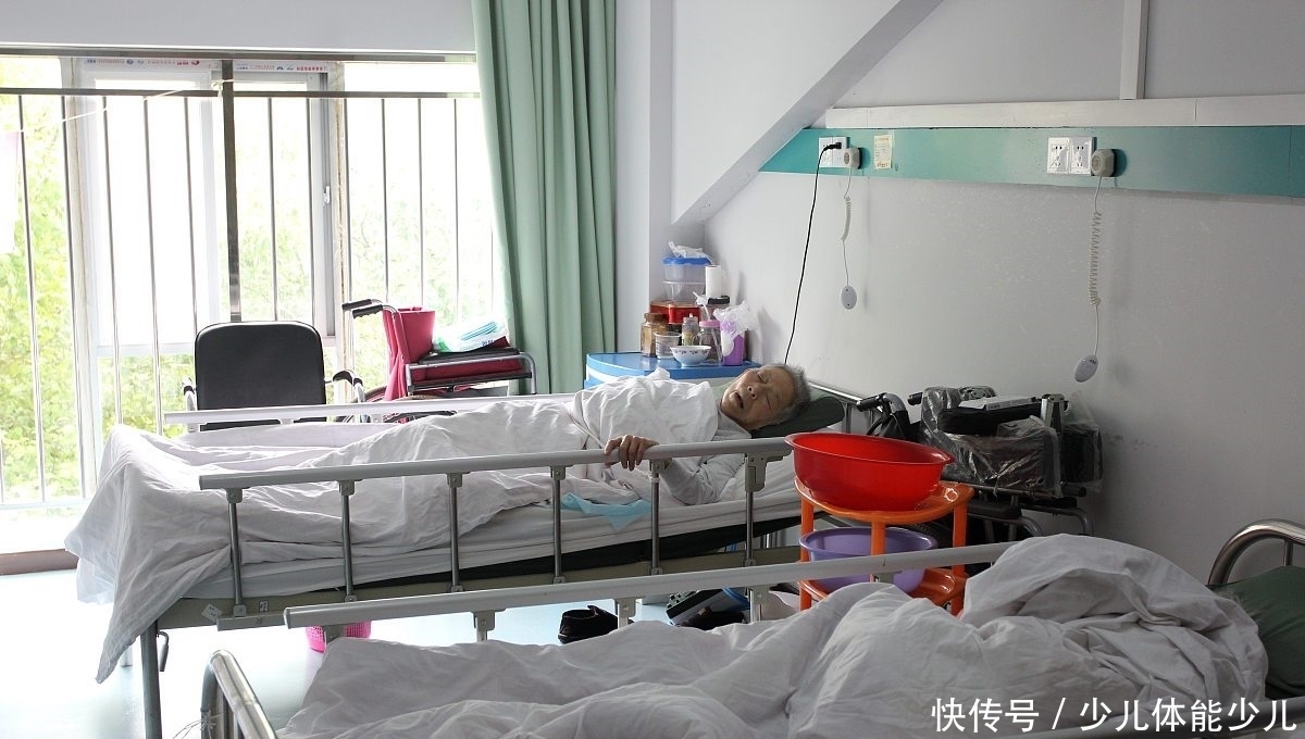  间照料中心|“健康中国”战略下的社区医养结合服务策略