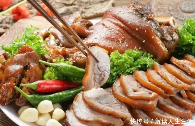 春节|春节学做猪肘子,只需要一腌一煮,肥而不腻入味不散