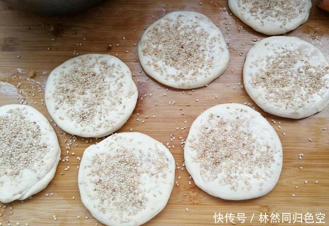  面粉|想吃烧饼不用买，没有烤箱也能做，煎一煎凉了也不发硬