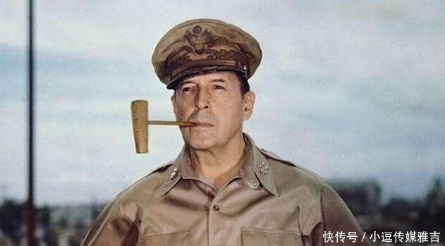 有人|日本投降，有人问日本天皇：你为何不剖腹？天皇说了4字