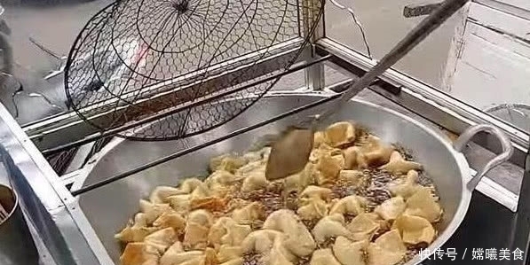比水|下岗大妈巧卖馄饨,十元一斤生意火爆,食客:比水煮的好吃
