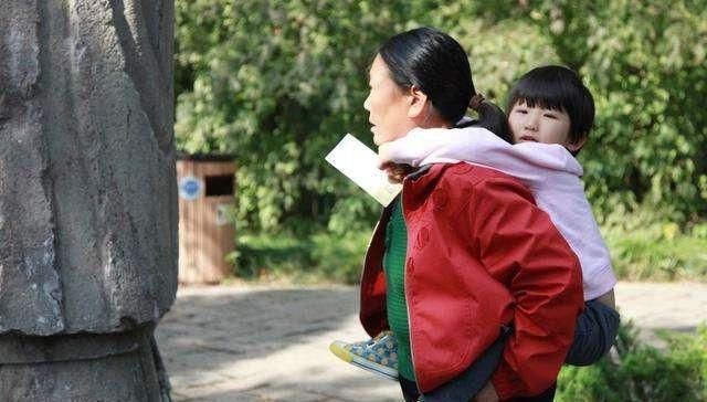 可恨|“新型不孝”开始蔓延,半数80后90后还不以为意,比啃老还可恨