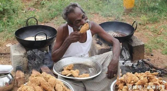 筷子|印度人来到中国,坚持不用筷子吃饭,开饭时不吭声了