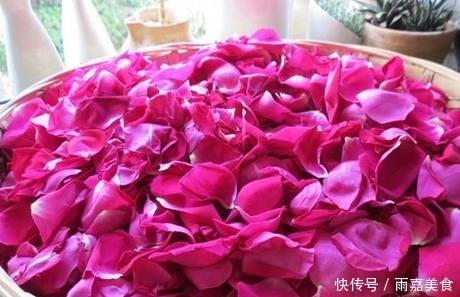  桂圆|玫瑰花桂圆粥，母亲节做一碗送妈妈，美容又养颜，妈妈一定喜欢