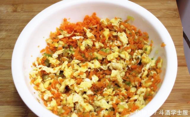  夏天|夏天用这菜包饺子，韭菜芹菜都靠边站，营养解馋，老人孩子都爱吃