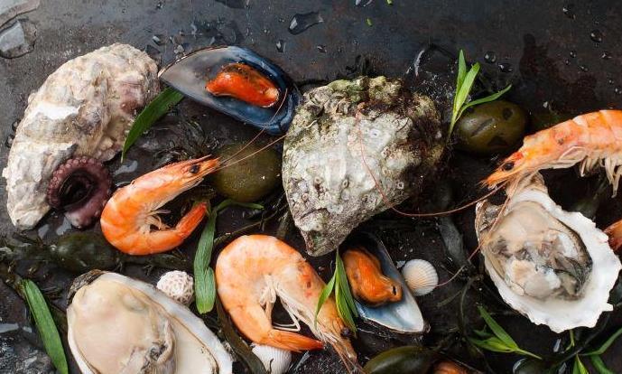  盲目|很多人吃海鲜都很盲目并不知道吃海鲜的很多禁忌，来了解一下吧！