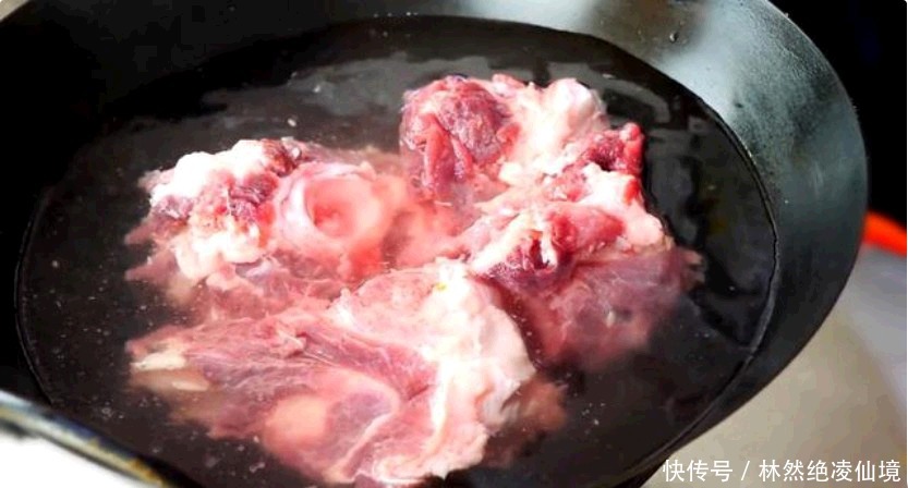 大厨|炖大骨汤,饭店大厨不外传的秘诀,汤汁浓白,营养又美味!