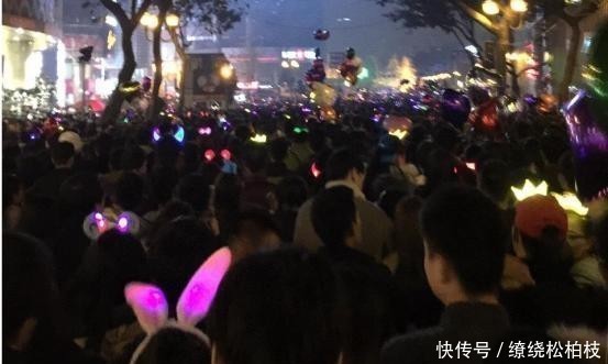 重庆|中国最热闹的城市,晚上热闹无比,堪称“夜猫子聚集地”繁华无比