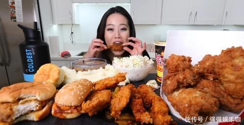 鸡腿|大胃王直播出现失误,桌上的鸡腿“出卖”她,网友:原来是障眼法