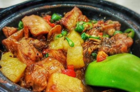 做法|炖鸡时,直接炖还是先焯水?教你正确做法,鸡肉鲜嫩入味