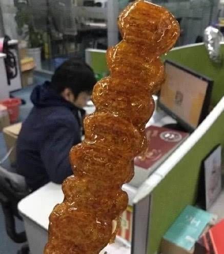 价格|唯一敢说比卫龙好吃的辣条，价格卖到20元一根，打开后惊喜了