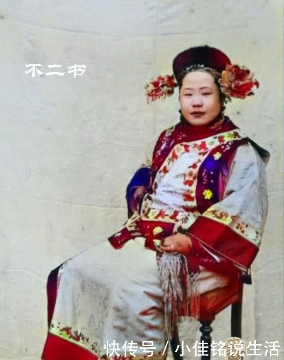 照片拍摄于清末|直击镜头下真实的清末女子上色老照片和清宫剧中相比有很大不同