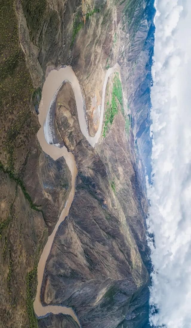  雪山|凝聚冰川、古道、湖泊、雪山、草原和古文明的康巴腹地