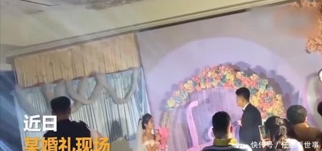 新郎|婚礼上新娘要五万拜堂钱,被拒后怒摔捧花扬长而去,新郎:随你便