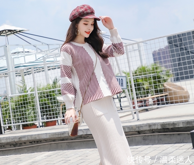 秋裙|女人别穿去年的秋裙了!今年9月流行针织套装,美嫩巨高挑