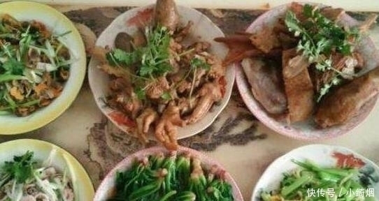 死也得吃下|新婚老婆做的晚餐,自己老婆煮的,撑死还是吃