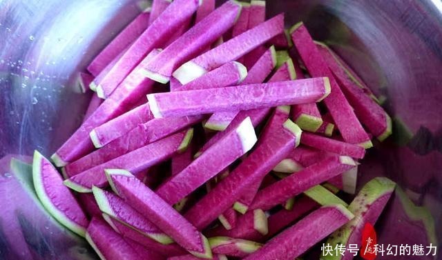 爽脆|腌好的心里美萝卜,爽脆有韧性,颜色也美,吃起来特爽快