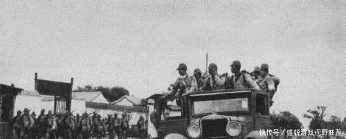  下令|日军发起冲锋，团长急的下令撤退，新兵想出办法，日军全跑了