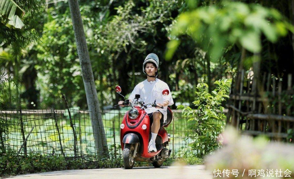 对比|《向往4》许光汉被指尴尬,像极了走亲戚,与欧阳娜娜对比鲜明