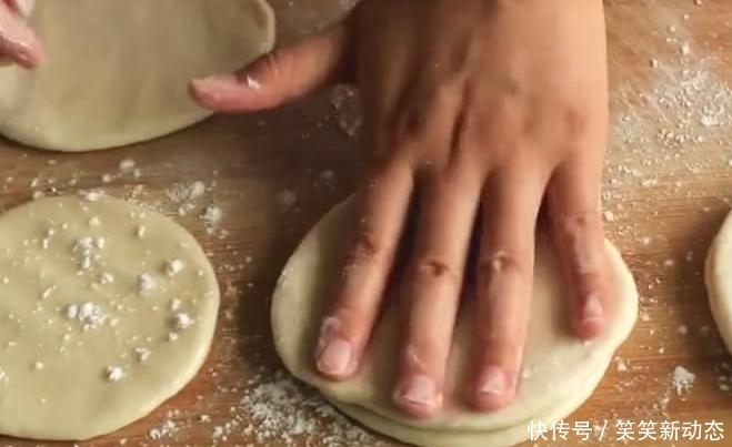  劲道|烙饼大法，60秒出锅，柔软又劲道，一顿吃5张都不够