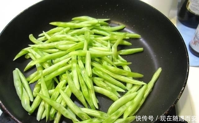  吃法|晒晒我家的晚餐，1个菜1个粥，网友说：这吃法，一看就是南方人