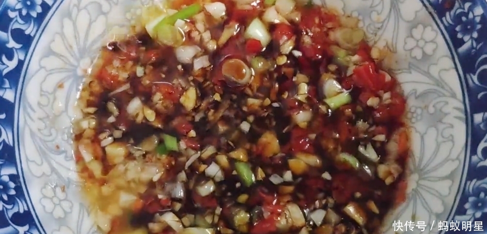 搅拌均匀|猪粉肠就是好吃,教大家简单这样做,脆嫩入味,难怪那么多人爱吃