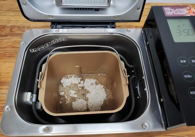  机都|黄油和厨师机都没有也能做面包，用它加凉水拌拌就可以，太省事了