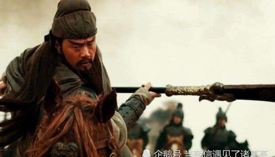  赵云|三国：同样都是五虎大将，关羽对赵云礼遇有加，为什么关羽看不起黄忠呢