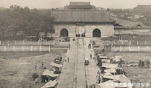 惨不忍睹|晚清老照片：被慈禧太后抛弃的紫禁城，杂草丛生，惨不忍睹