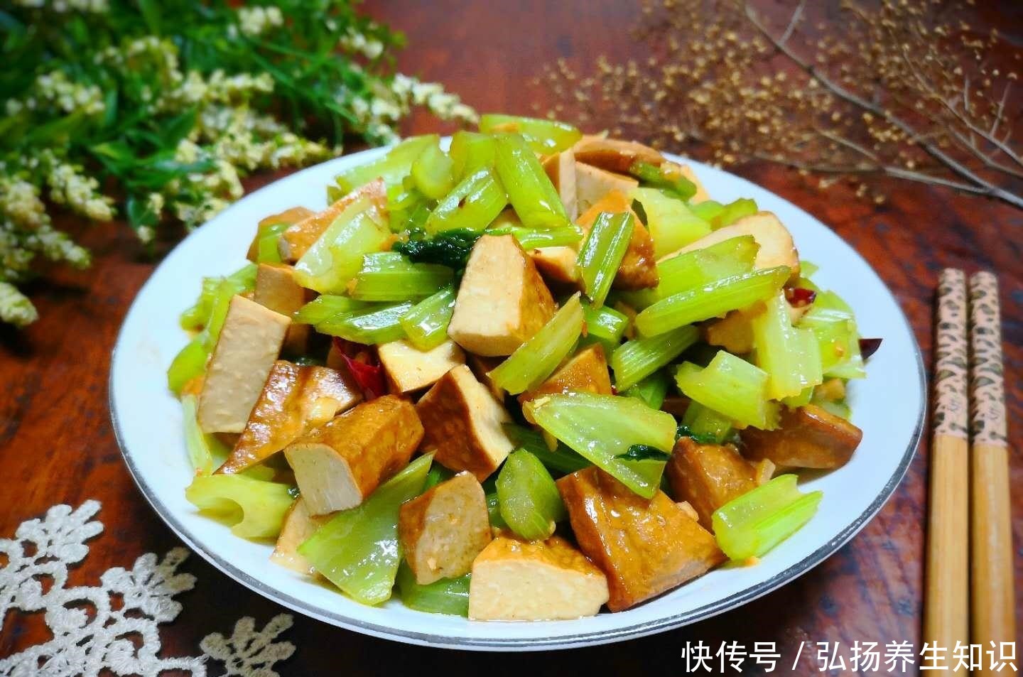 好吃|这俩食材是绝配，一香一鲜，简单一炒，比肉还好吃，多吃不长肉！