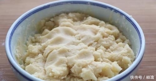 做法|面粉特别的创意做法,加2个紫薯,比包子馒头都好吃,酥得直掉渣