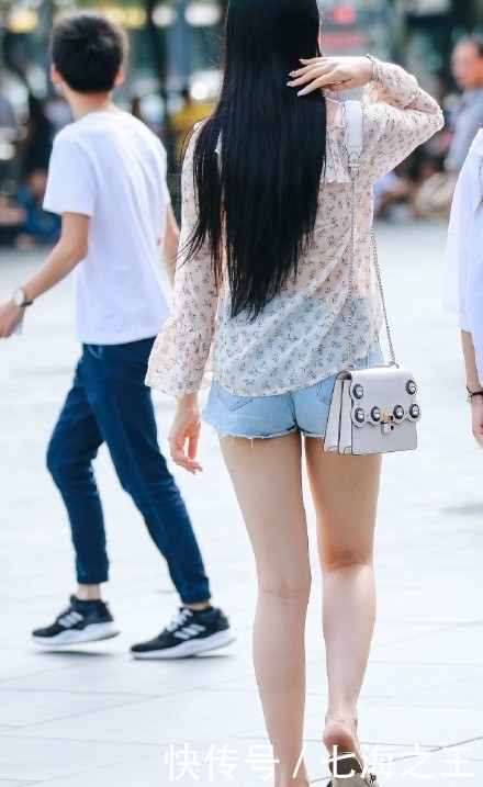 身材的女生|街拍路人：微胖才是美，你觉得呢