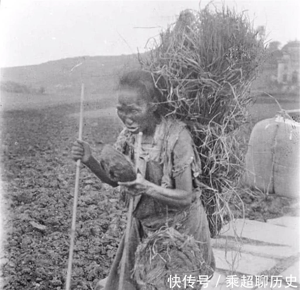 老照片|清朝老照片：图四洗衣服的妇女让人忍俊不禁，图五是溥仪在打高尔夫