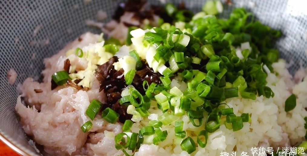 虾仁|豆腐皮别只会烧汤,配上虾仁和莲藕,做成小吃,口感很丰富