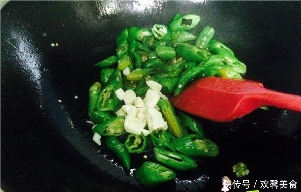 青椒|没食欲的时候,单炒一盘尖椒超下饭,您也试试吧