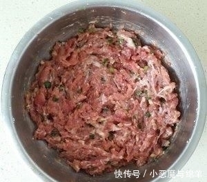 简单|两分钟学会生煎包的做法,简单易学,皮软底脆,咸香多汁