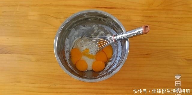 轻松|儿时的经典味道,柔软湿润的古早味蛋糕,新手也能轻松做