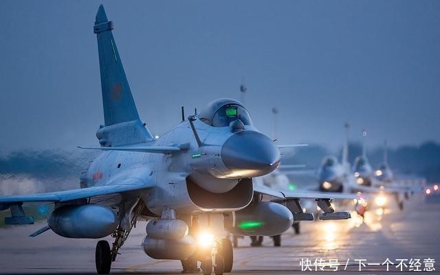  布局|中国歼10CVS欧洲台风，均采用鸭式三角翼，性能都有啥差距？