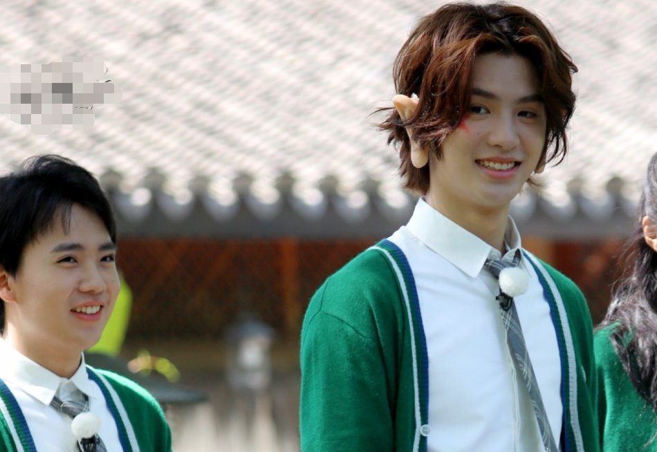 蔡徐坤|《奔跑吧》首期就放大招,请来NPC成员合体,团粉们都泪目了