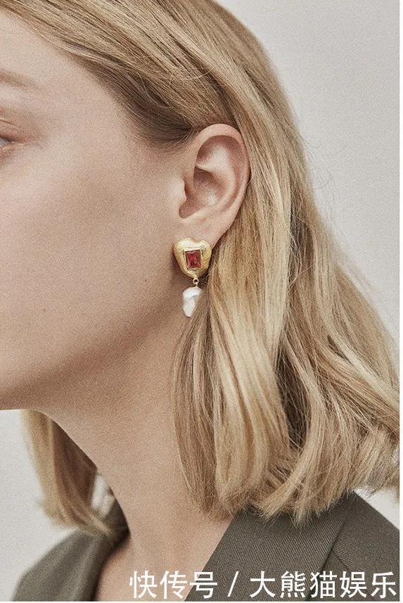 珍珠饰品|年轻人越来越爱珍珠配饰，看看都有哪些明星带火的款