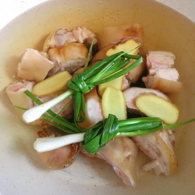 入味|富含蛋白的黄豆焖猪蹄,软糯Q弹入味好吃,黄豆糯糯的超级下饭哟