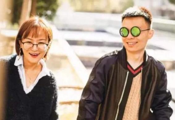  过成|脱口秀王思文与程璐过成兄弟，吐槽爱“吃软饭”，网友：段子成真