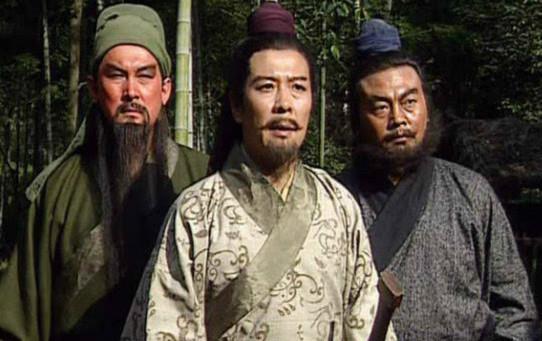 刘备|三英战吕布，第一个冲上去的为何是张飞而不是关羽？原因有三